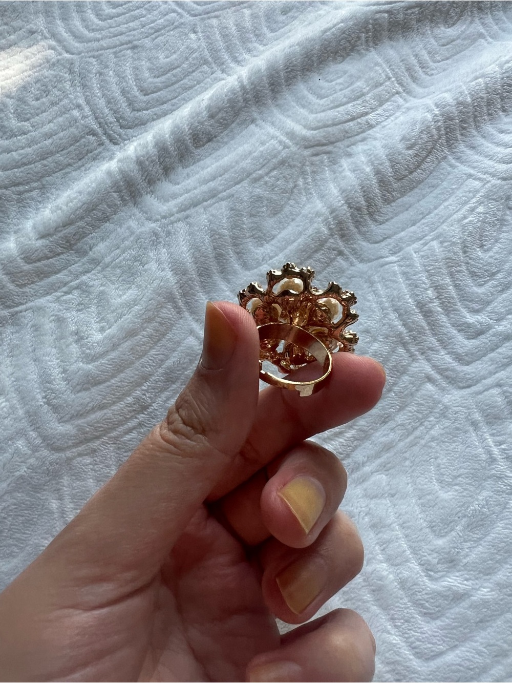 Vintage-Inspired Pearl Cluster Ring in Gold - Picture 3 of 4